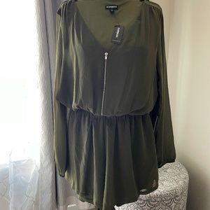 EXPRESS sheer/lined olive green shorts romper Sz: M